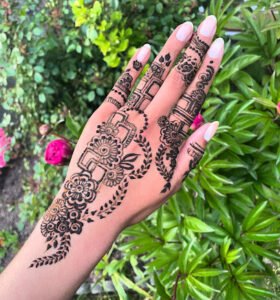 Chandniâ€™s Artistry | Surrey Henna Artist